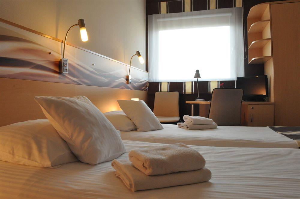 Quality Silesian Hotel Катовице Экстерьер фото