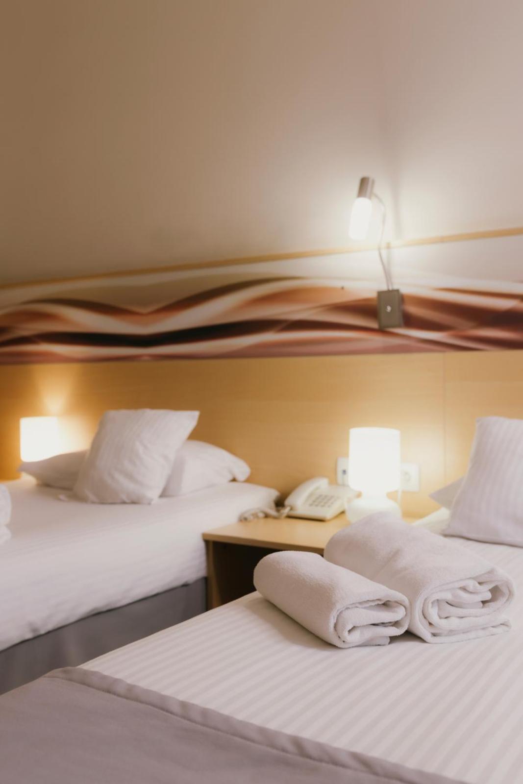 Quality Silesian Hotel Катовице Экстерьер фото