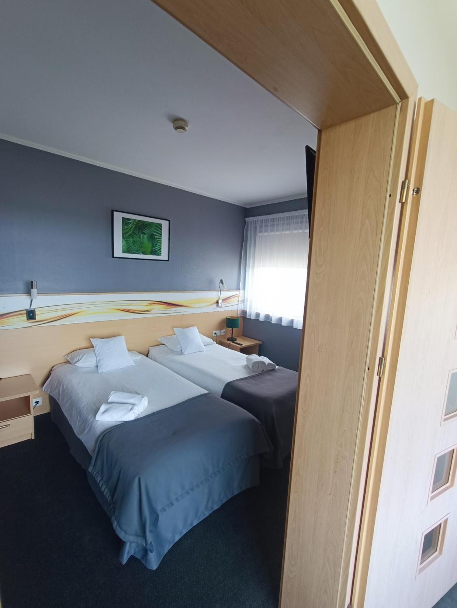 Quality Silesian Hotel Катовице Экстерьер фото